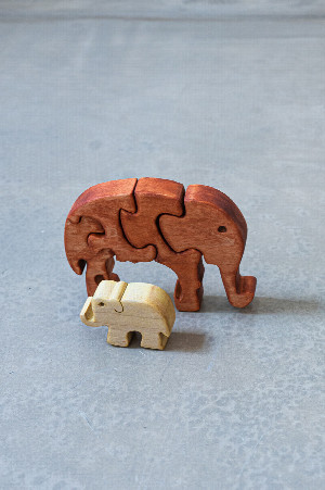 Elefant Holzpuzzle in Braun