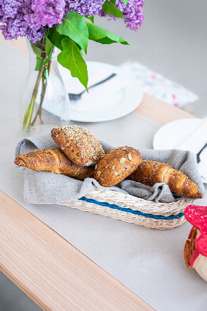 Brotkorb am Heurigentisch