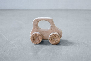 Holzauto klein im Smart Style